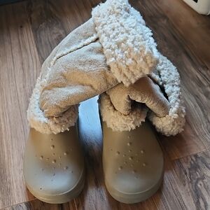 CROCS Women's Beige Fleece-Lined Clogs Shoes